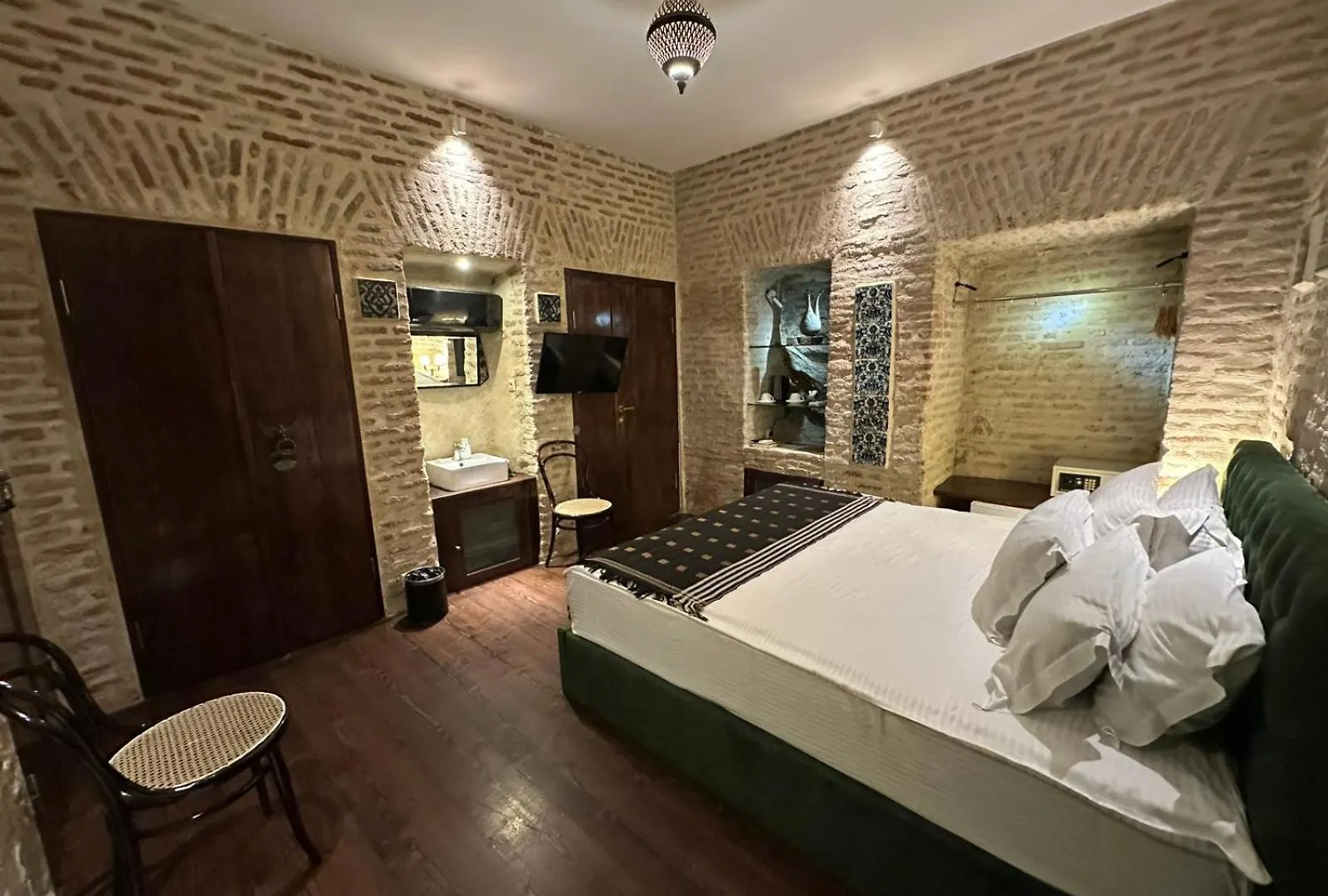Hotel Castle In Old Town Tbilisi