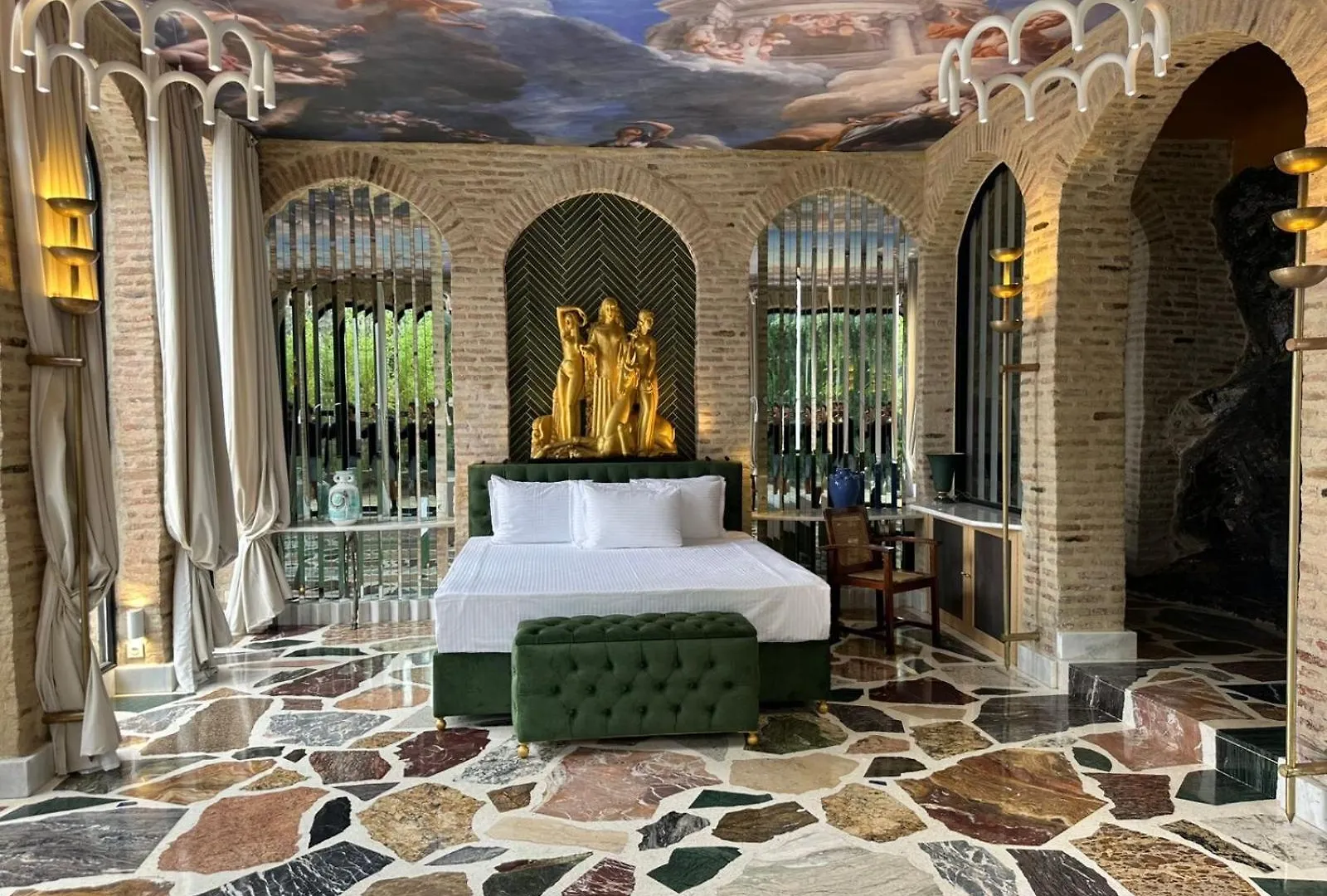 Hotel Castle In Old Town Tbilisi