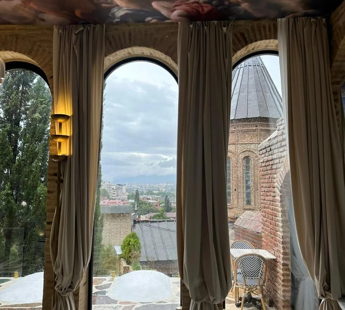 Hotel Castle In Old Town Tbilisi 3*,