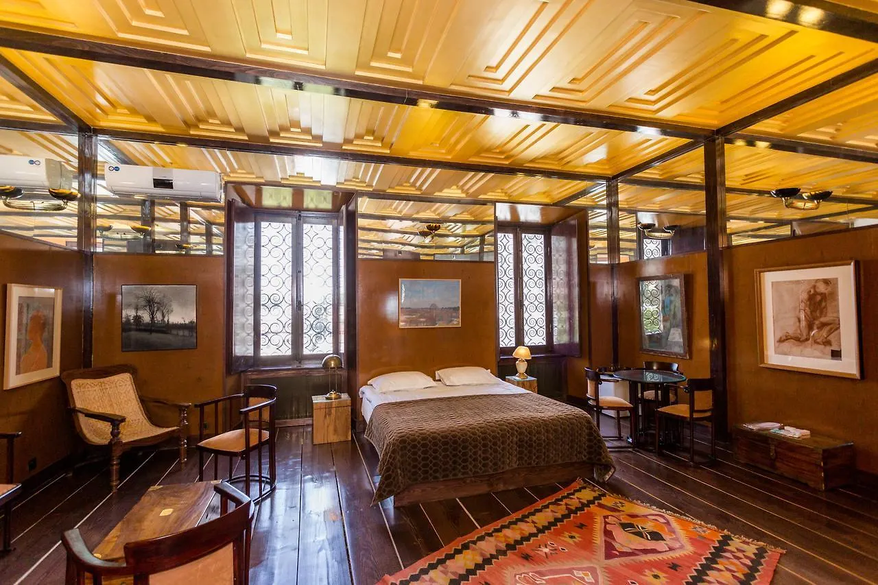 Hotel Castle In Old Town Tbilisi