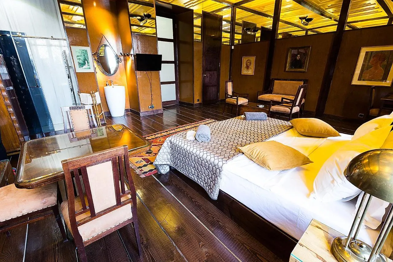 Hotel Castle In Old Town Tbilisi
