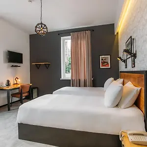 4* מלון Timber Boutique