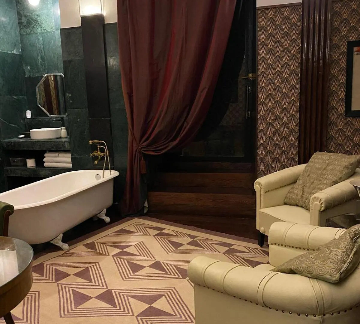 Hotel Castle In Old Town Tiflis