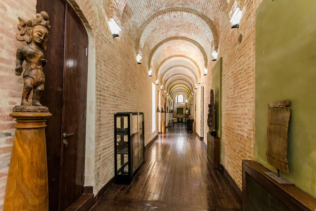 Hotel Castle In Old Town Tiflis