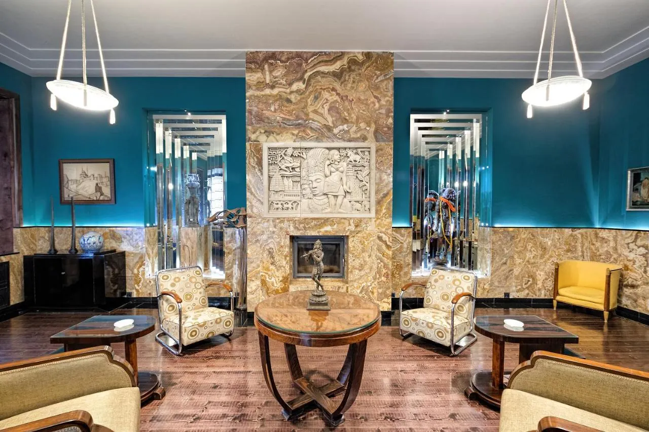 Hotel Castle In Old Town Tiflis